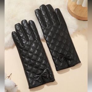 Faux Leather Bow Accent Thermal Winter Gloves NEW 🏷️